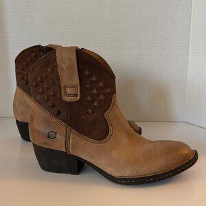 Born Damen Cowgirl Rodeo Beige Leather Zip Western Ankle Booties Women's size 6